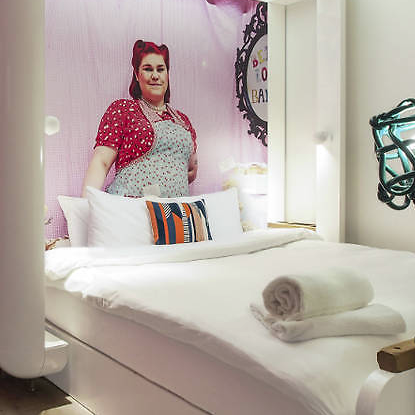 Budget Hotels, Time Out