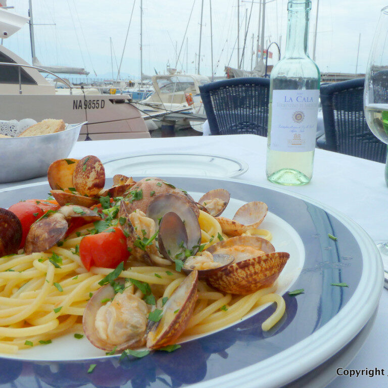 Spaghetti alle Vongole, Naples